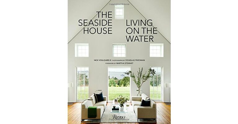 The Seaside House / Living on the Water