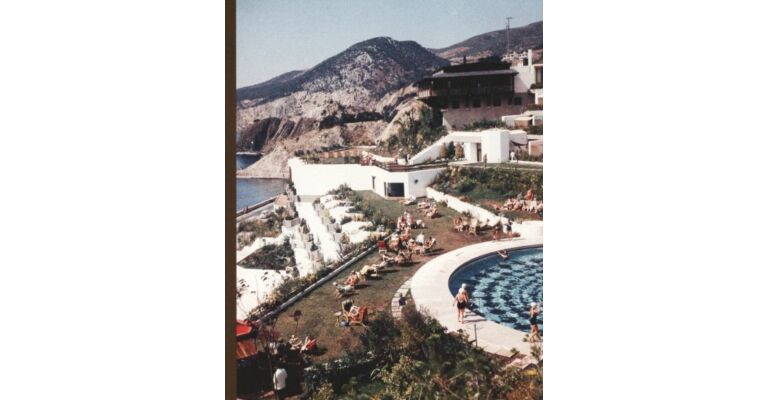 Francisco Conceição Silva - Hotel do Mar:  Terraces on a cliff by the sea  1960-1970