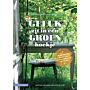 Geluk zit in een groen hoekje - Genieten van meer natuur in je tuin, met originele ideeën voor terras, balkon en geveltuin